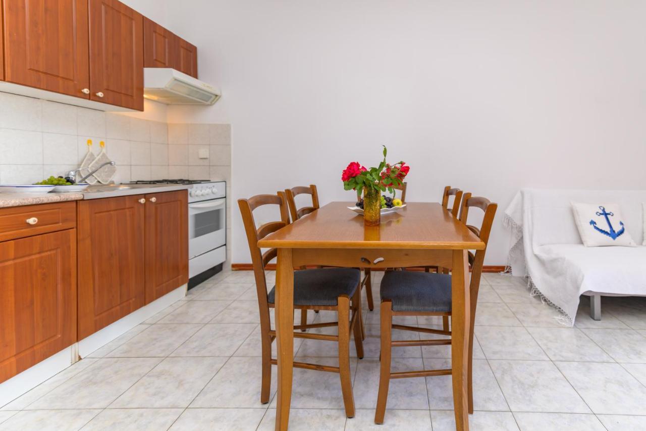 Apartment Marina Veskovic *