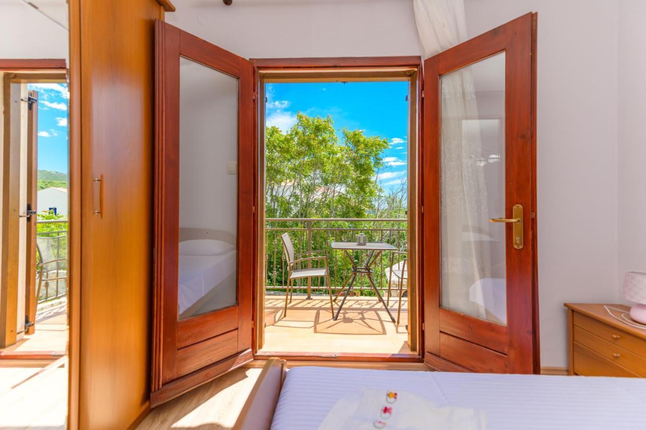 Marina Veskovic Apartment Nerezine