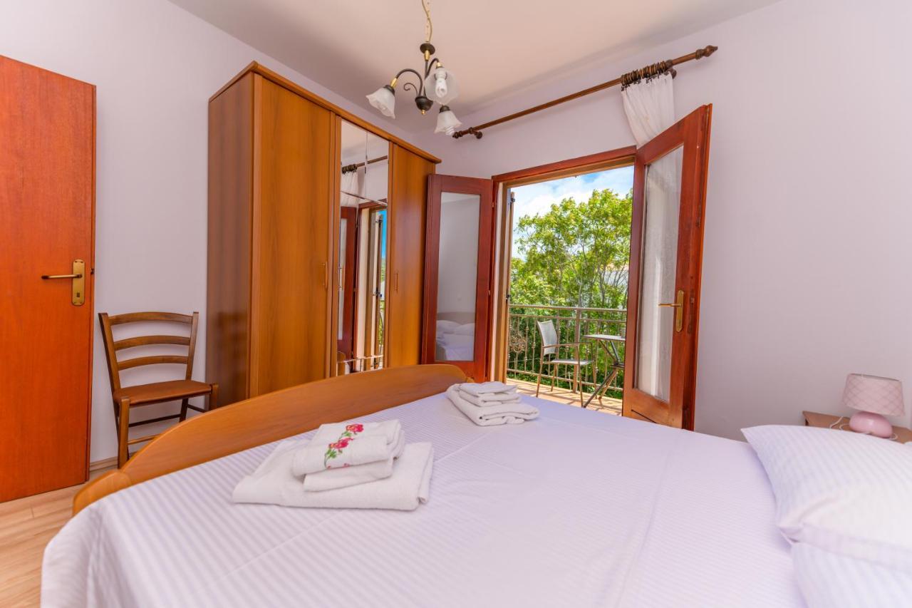 Marina Veskovic Apartament Nerezine