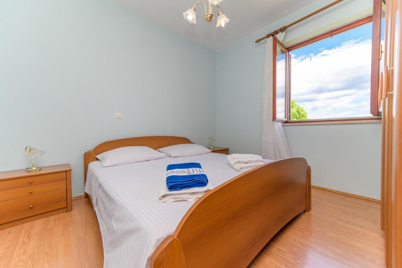 Marina Veskovic Apartment Nerezine